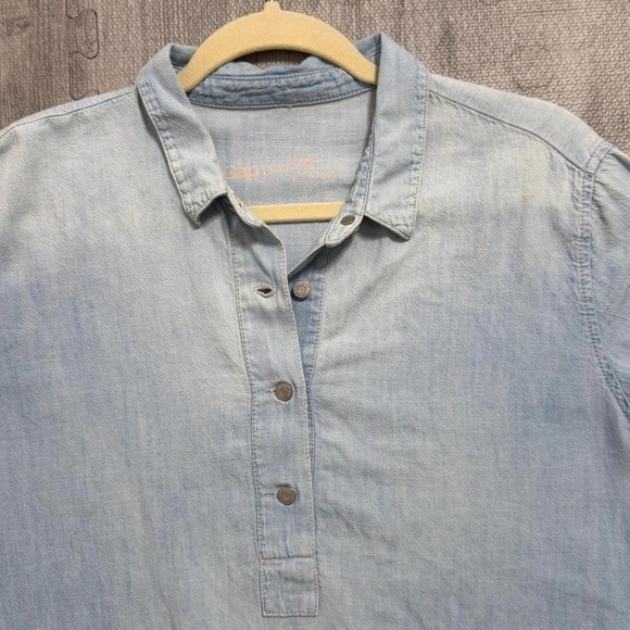 GAP Chambray Short Sleeve Collared Shirt Women's Large Light Wash Denim - Picture 3 of 6